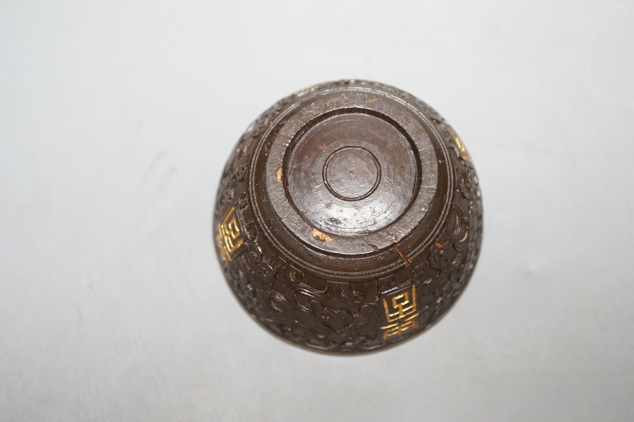 A Chinese coconut cup, 18th/19th century., 8.5 cms diameter.